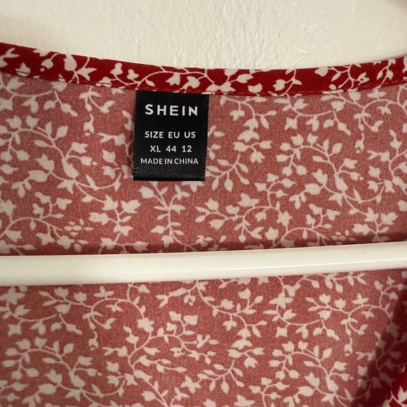 SHEIN Red Floral Button-up Blouse with Puff Sleeves, Size XL - Picture 2 of 4